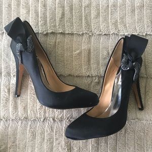 Badgley Mischka Black Satin Heels. Size 7 1/2
